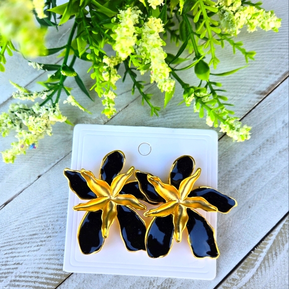 Elegant Earrings,Floral Earrings, Black and Gold Floral Earrings - Picture 1 of 3